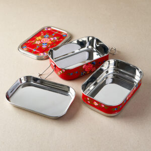 Tiffin_red_garland_contents